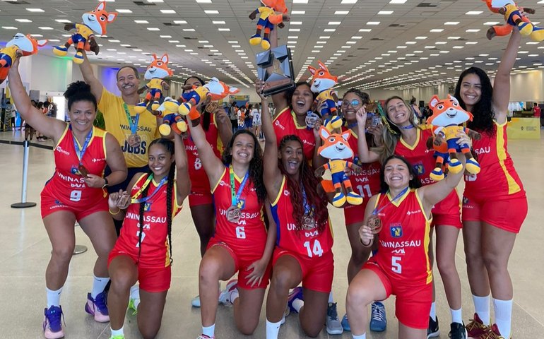 JUBs 2025: equipe de basquete feminino da UNINASSAU Maceió conquista bronze