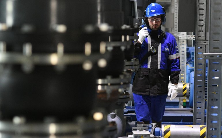 Avanço no diálogo Rússia-EUA após Alasca pode levar à suspensão pontual de sanções, diz especialista