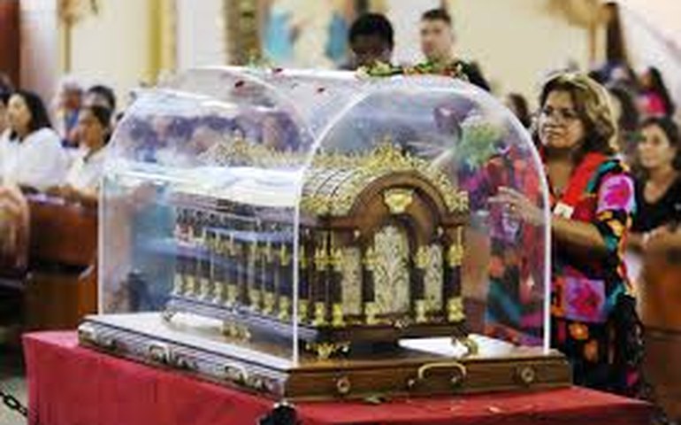 Relíquias de Santa Teresinha do Menino Jesus chegam a Alagoas