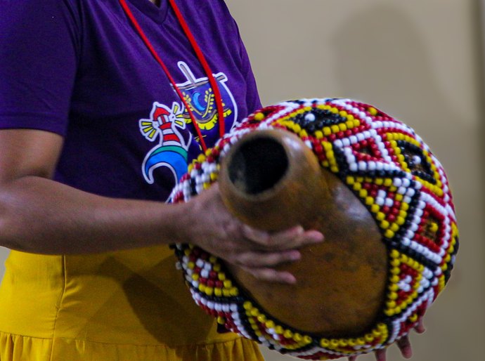 Alagoas celebra o primeiro Dia Nacional do Maracatu, nesta sexta (1º), em meio à expansão do ritmo que foi silenciado por um século