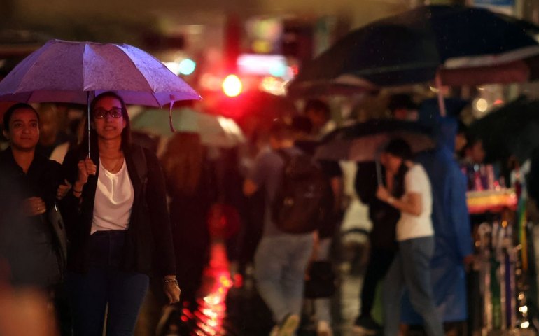 Fim de semana: Inmet alerta para chuvas fortes no Sul e no Nordeste