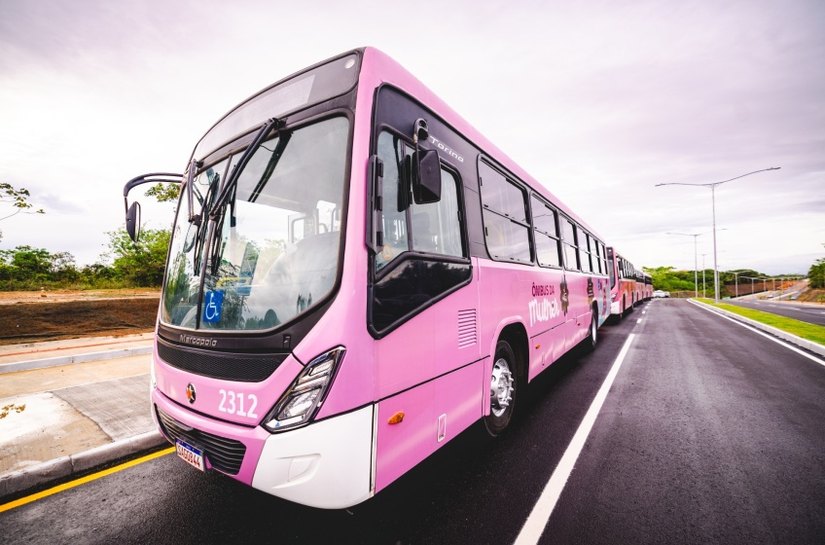 JHC lança ônibus exclusivos para mulheres e coloca Maceió como pioneira no Brasil