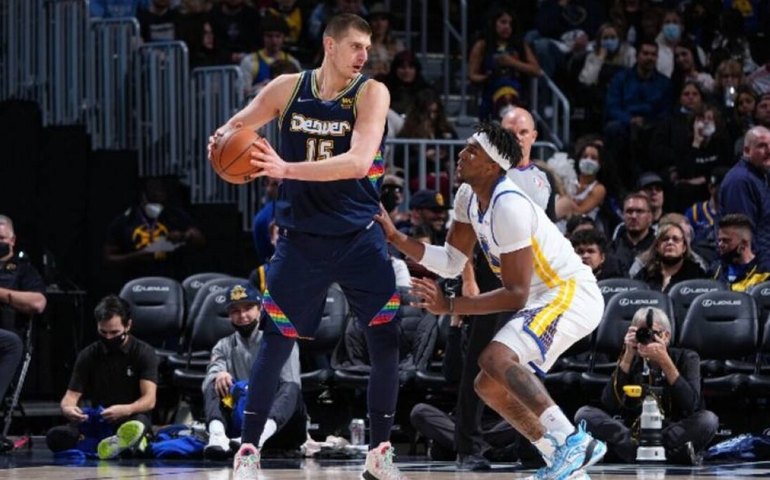 Nuggets superam desfalcados Lakers com triplo-duplo de Jokic e lideram no Oeste