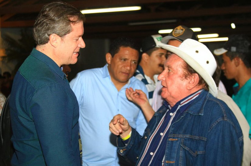 Ministro Marx Beltrão é homenageado em Vaquejada de Palmeira dos Índios