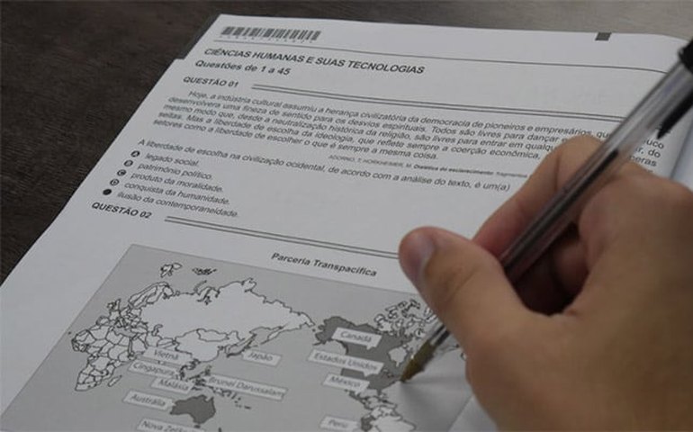 Lei determina inclusão no PNE de meta educacional de brasileiro residente no exterior