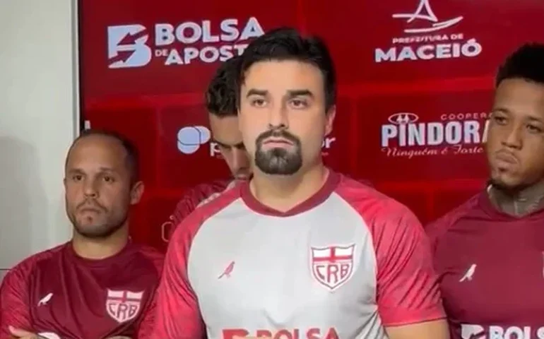 Elenco do CRB quebra o silêncio e blinda técnico Eduardo Barroca em meio a jejum histórico