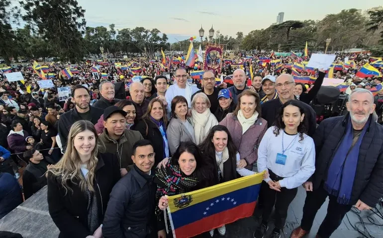 Eleição na Venezuela: Oposição acusa falta de acesso à apuração, e governos latino-americanos de direita pedem respeito ao resultado