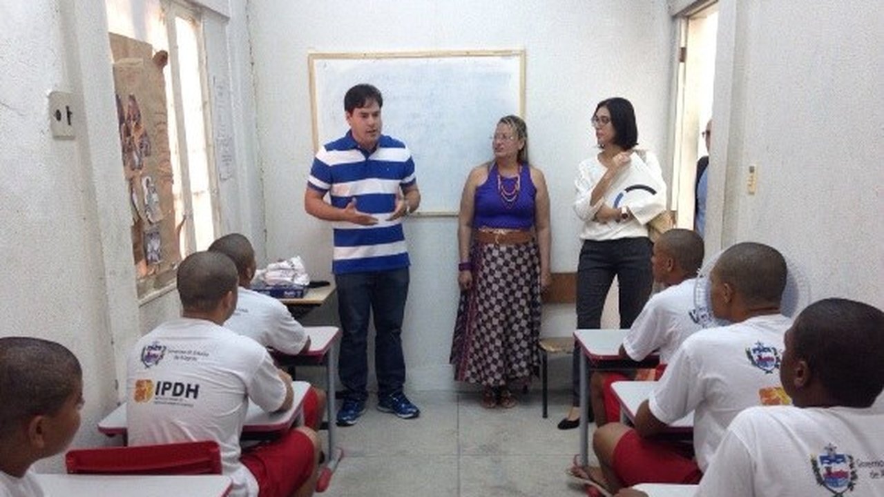 Oficinas culturais buscam reintegrar jovens infratores na sociedade a partir das artes