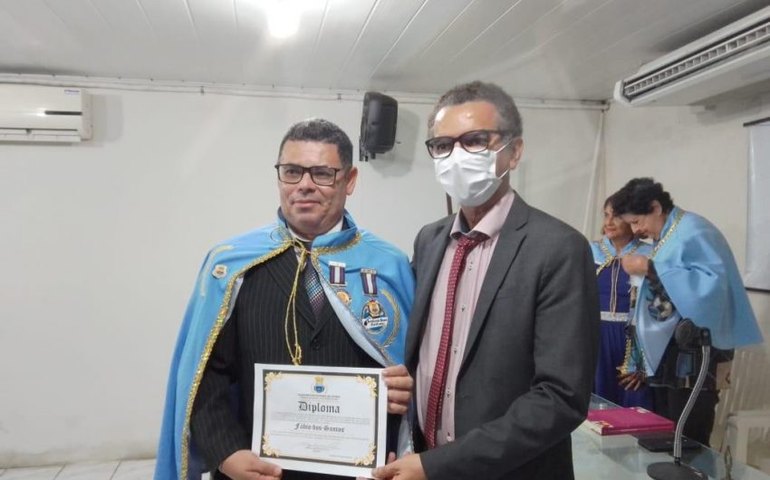 Guarda municipal recebe título de imortal da Academia Maceioense de Letras