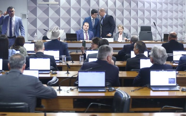 Viana ameaça prisão para convocados que postergam depoimento à CPMI do INSS
