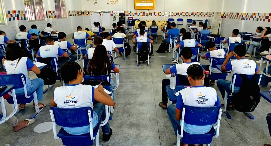 Plenarinho aplica redações para 4700 estudantes de escolas de Maceió