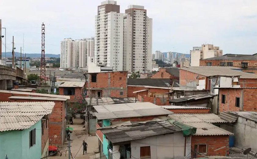 Protesto de moradores da Favela do Moinho tem bombas de efeito moral e vias interditadas