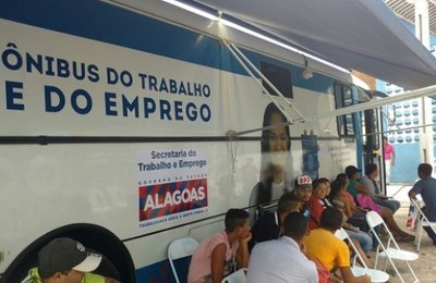 Ônibus do Sine emite 181 carteiras de trabalho em Ibateguara e Santana