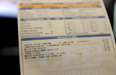 Projeto de lei proíbe reajustes na tarifa de energia elétrica em 2021   