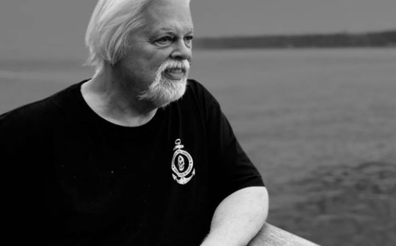 Paul Watson, ativista contra a caça de baleias, tem prisão prorrogada até outubro