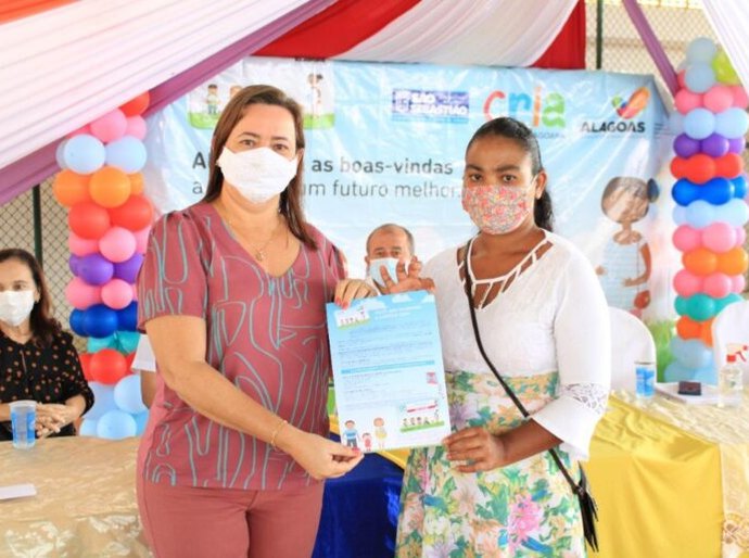 São Sebastião entrega 200 Cartões CRIA e beneficia famílias