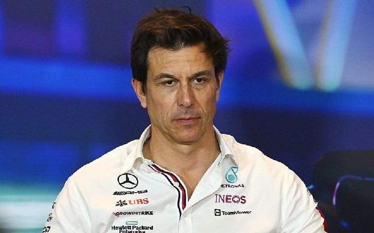 Toto Wolff vê tudo errado na Mercedes e diz que Red Bull ‘está em outro planeta’