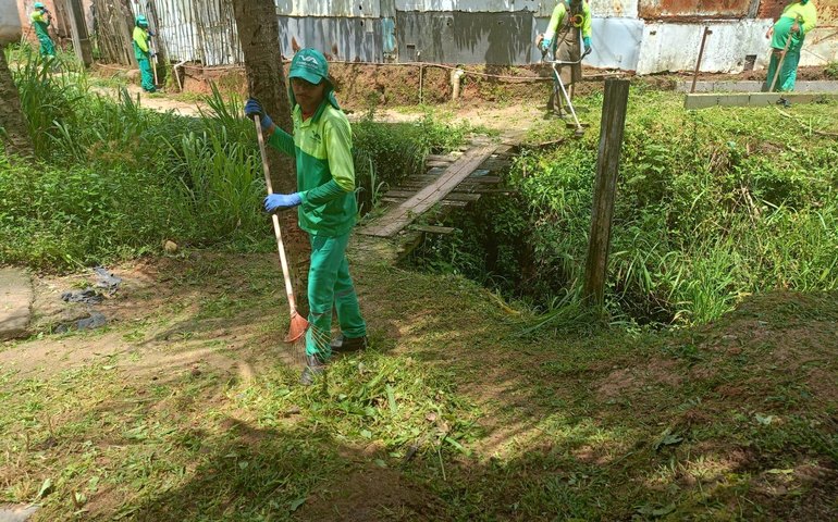 Alurb realiza mutirão de limpeza em comunidades do Benedito Bentes