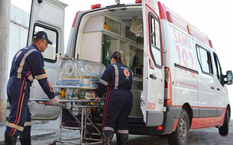 Samu transporta gêmeos recém-nascidos do Hospital Regional Norte para Pernambuco