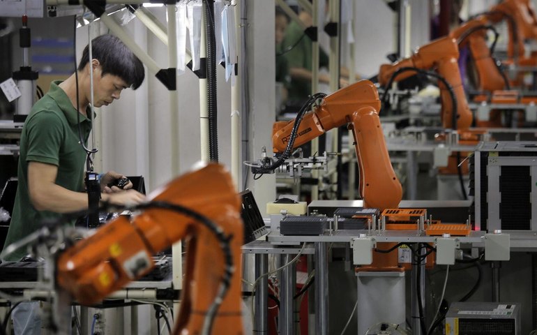 Guerra moderna pode ser remodelada por avanço de robôs inteligentes nas linhas de montagem