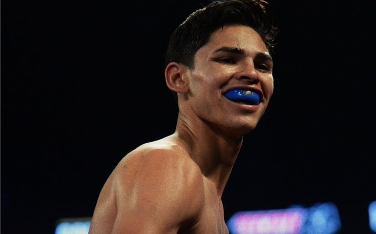 Boxeador que viralizou por vídeo inusitado com macaco pode perder título após resultado de exame antidoping 