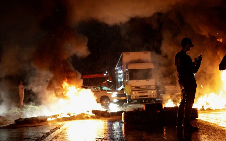Bloqueio de estradas já estava sendo articulado nas redes semanas antes da votação