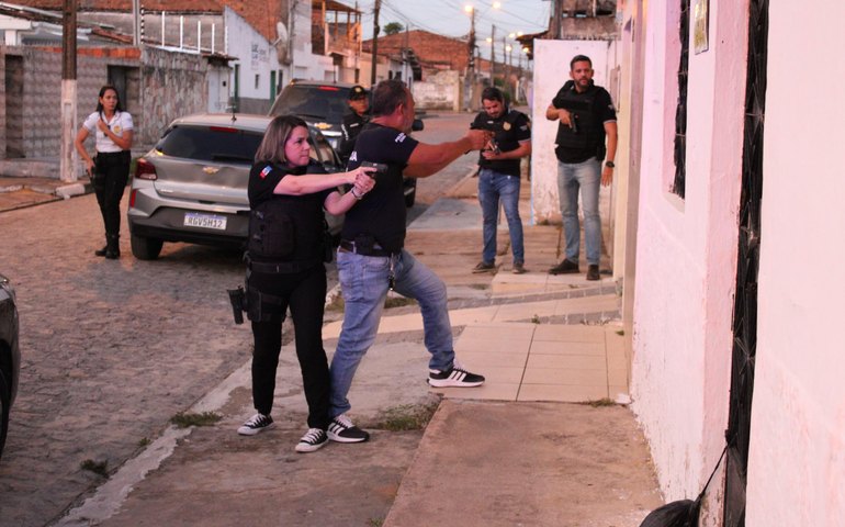 Operação da Polícia Civil prende 34 pessoas e apreende dois menores em Alagoas