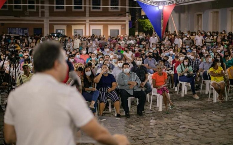 Governador inaugura 6 km de vias urbanas em Água Branca