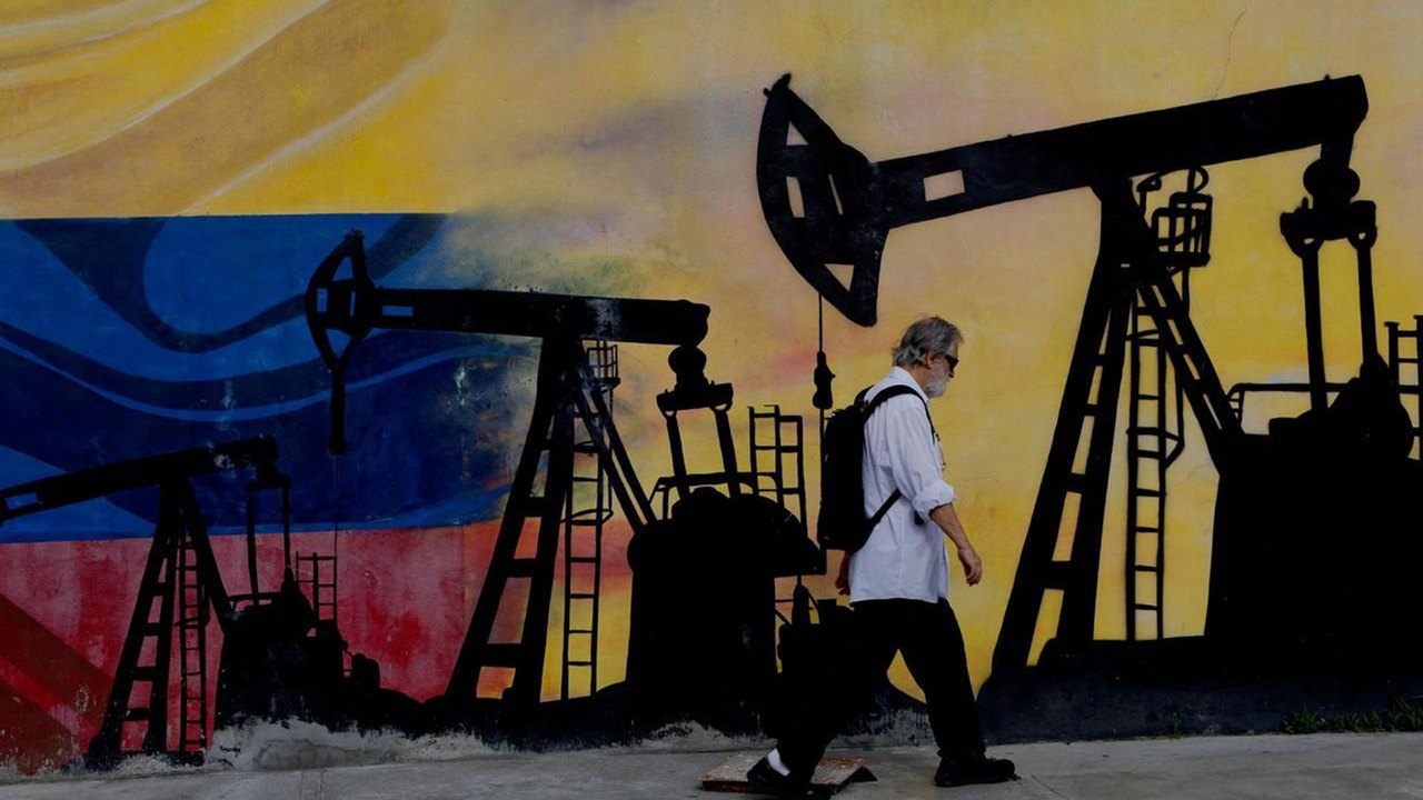 Dificuldades com Irã pressionam EUA por acordo petrolífero com Venezuela, diz mídia