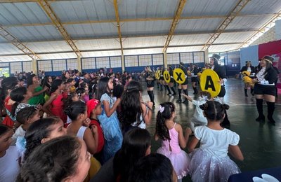 Semana da Criança: Escola Maria Lourinete Porto Guimarães apresentou mais uma edição do Espetáculo Xuxa Park , em Campo Alegre