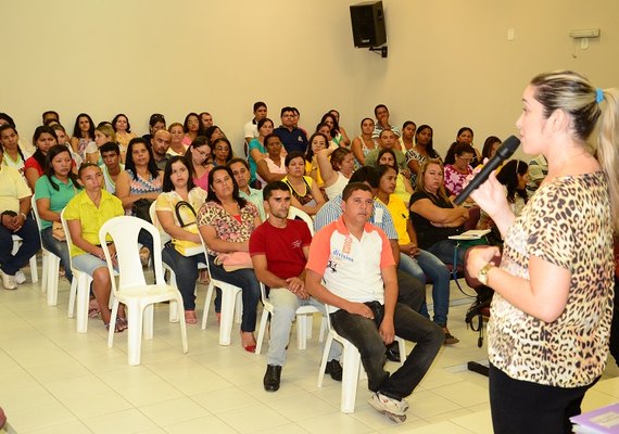 Profissionais de saúde e educação de Limoeiro discutem ações do Programa Saúde na Escola