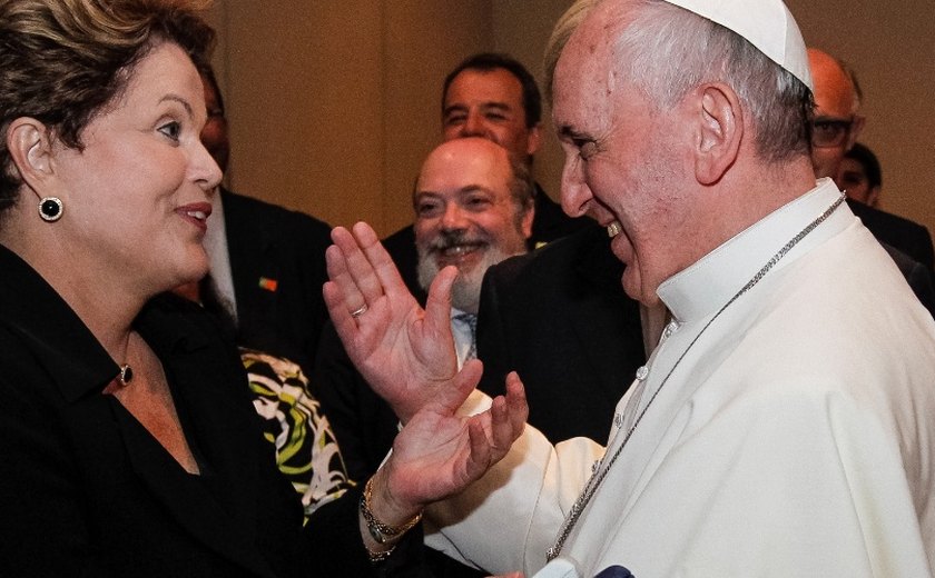 Papa Francisco recebe ex-presidente Dilma Rousseff no Vaticano: 'é um prazer revê-la'