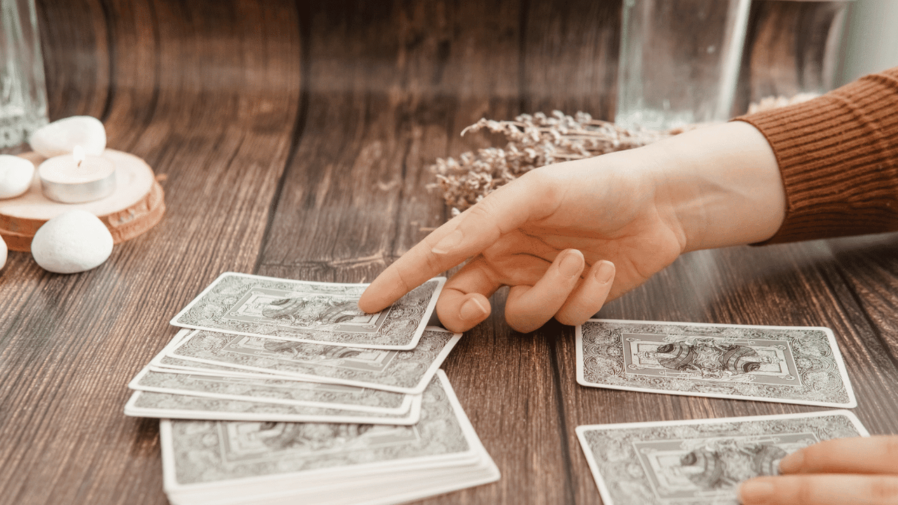 Tarot do dia: previsão para os 12 signos em 17/10/2026