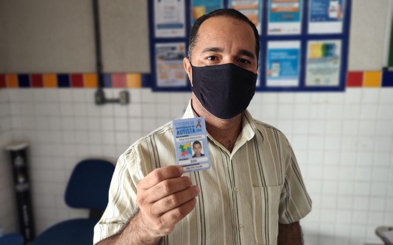 Famílias que solicitaram Carteira do Autista devem entrar em contato com a Assistência Social