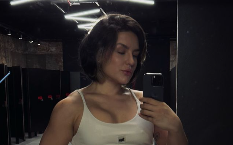 Kéfera recusa convite para Farofa da Gkay, explica motivo e é criticada na web: 'Chata'