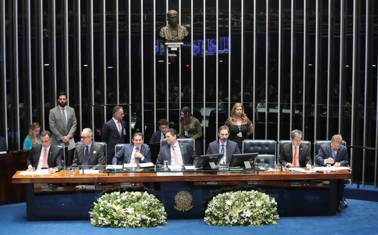 Senado pode votar pena maior a quem fornece droga ou bebida a menor de 18
