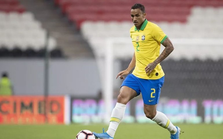 Com dores na sola do pé, lateral-direito Danilo é cortado da seleção brasileira