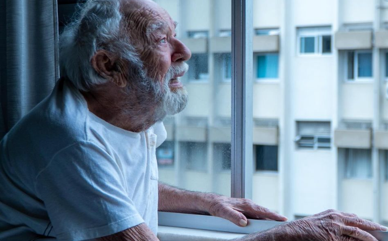 Ator Emiliano Queiroz morre aos 88 anos