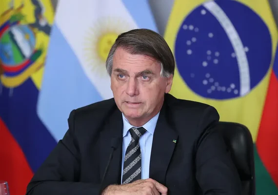 Bolsonaro grava vídeo com sósia de Lula ao som de 'Evidências' no interior de SP