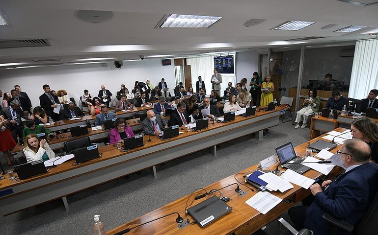 CE aprova prioridade para escolas, creches e hospitais em serviços de saneamento