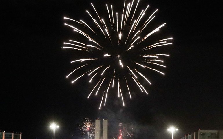 Médicos alertam para acidentes com fogos de artifícios nas festas