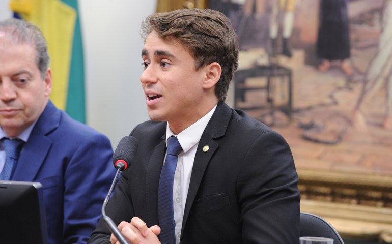 Comissão aprova projeto que pune sobrevoo de drones em presídios