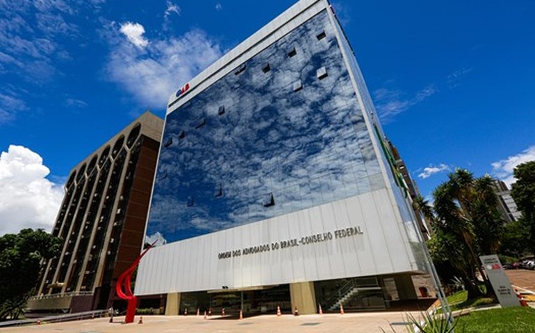 Conselho da OAB aprova PEC para driblar STF e assegurar palavra aos advogados