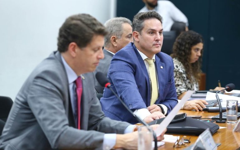 Encerrada sem votar relatório, CPI do MST motiva troca de acusações entre governistas e oposição