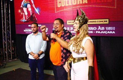 Mírian monte participa de festival da cultura nerd no agreste vestida de She-Ra