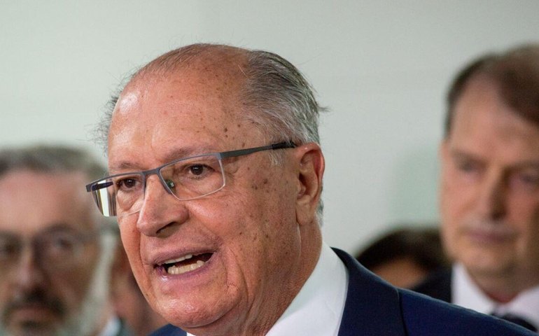 Alckmin anuncia plano para socorrer exportadores atingidos por tarifa de 50% dos EUA