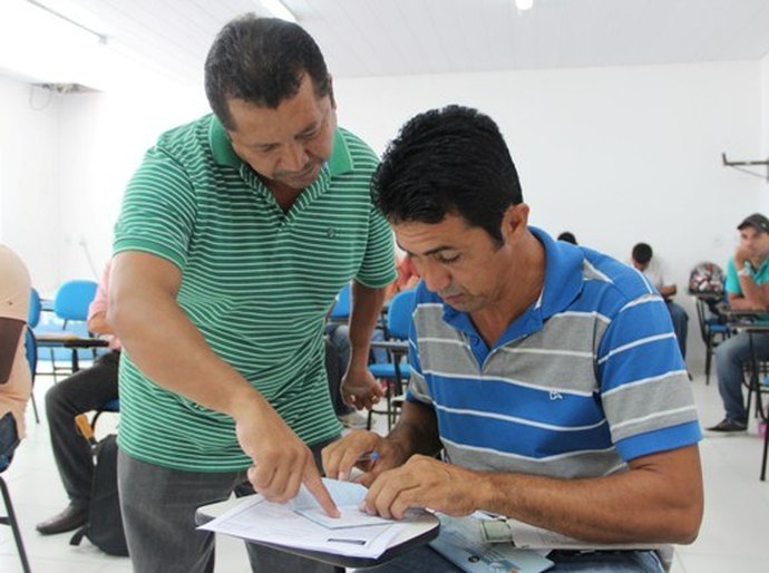 Mais de 200 candidatos participam de seleção para 36 vagas na área petroquímica