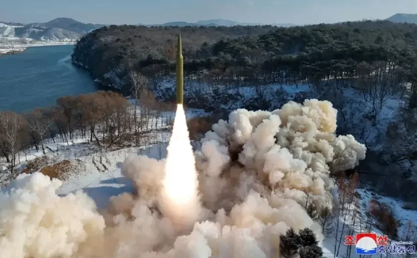 Coreia do Norte dispara vários mísseis de cruzeiro no mar, dizem EUA e Coreia do Sul