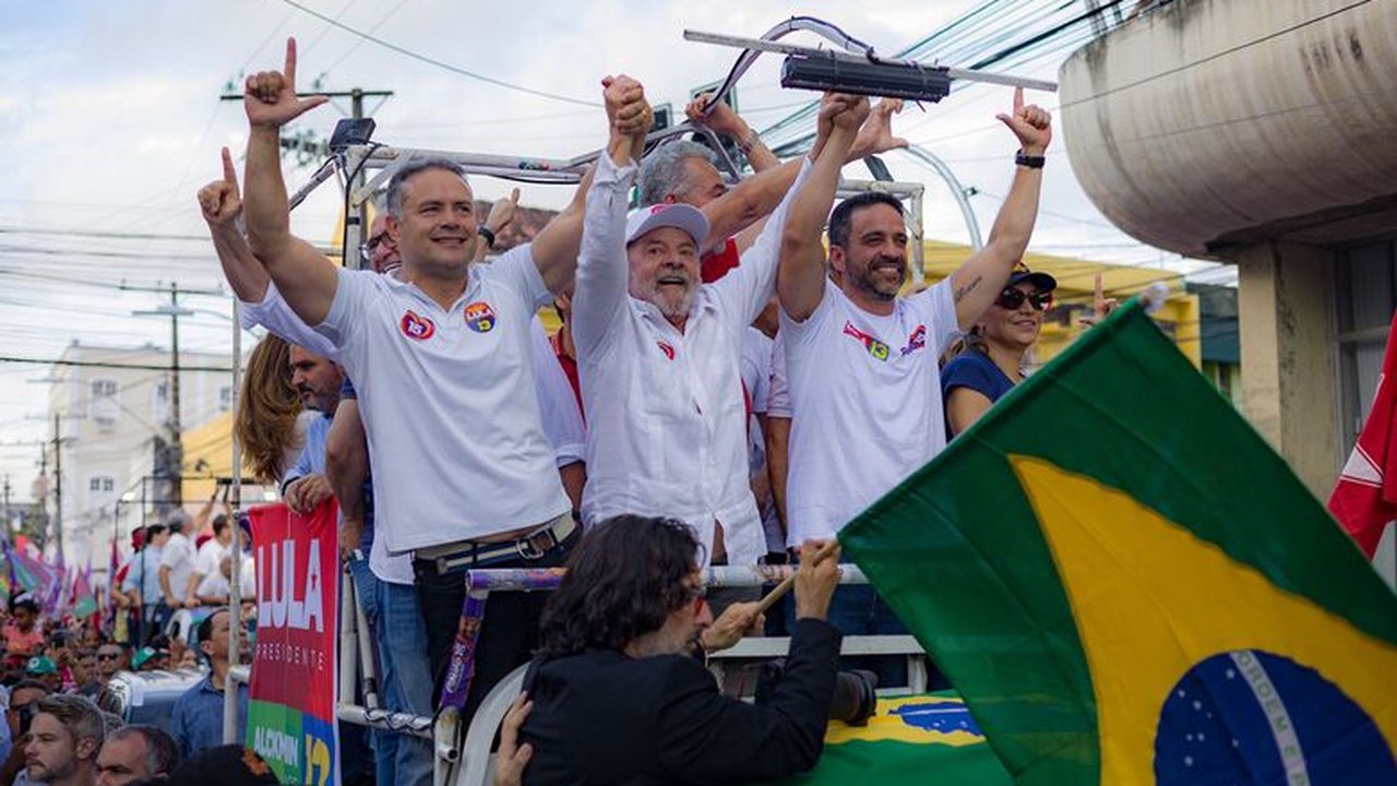 Esta eleição é importante porque estão em jogo as mudanças que Alagoas viveu nos últimos anos, diz Renan Filho em evento com Lula
