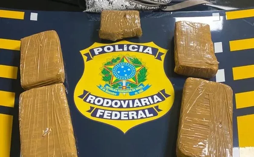 Mulher é presa na Bahia transportando drogas para Alagoas